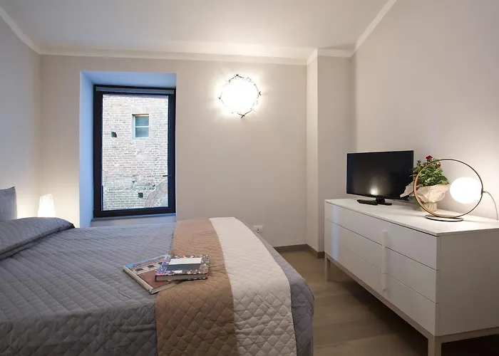 Il Tolomei - In The Middle Of Main Street *