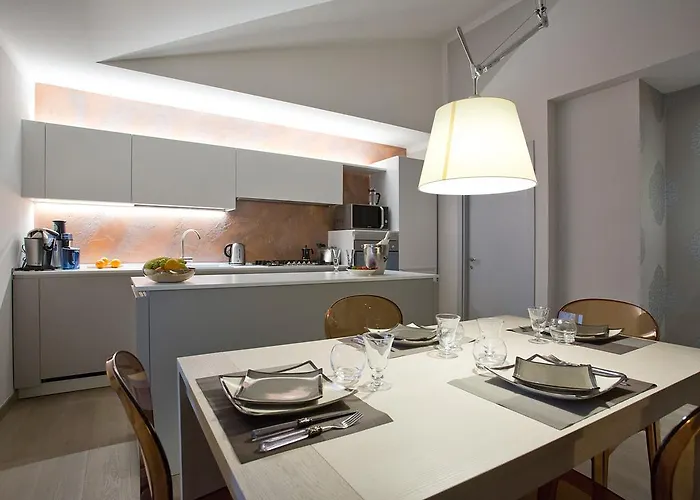 Il Tolomei - In The Middle Of Main Street * 시에나