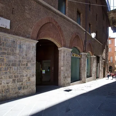 Il Tolomei - In The Middle Of Main Street