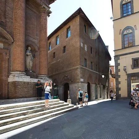Il Tolomei - In The Middle Of Main Street Apartment Siena