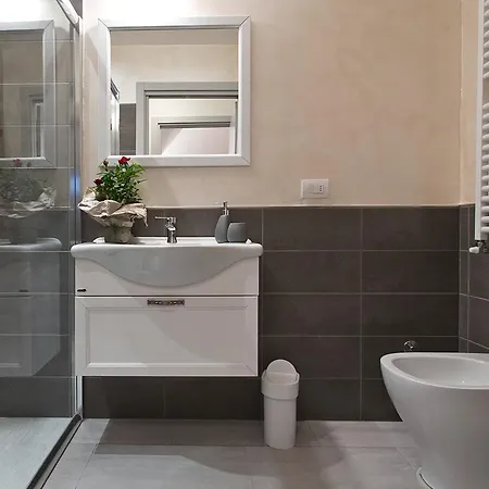 Il Tolomei - In The Middle Of Main Street Сиена