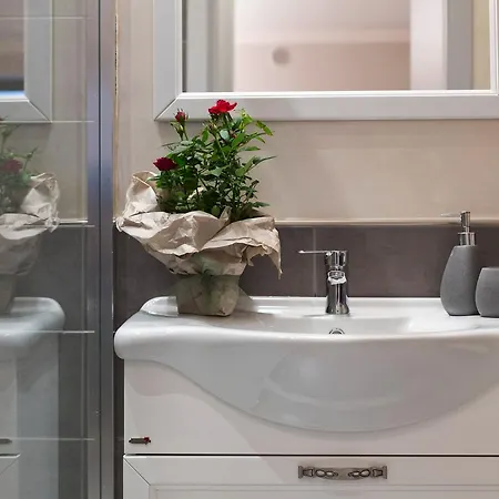 Il Tolomei - In The Middle Of Main Street * Сиена