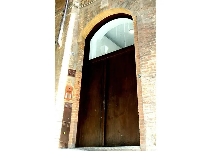 Il Tolomei - In The Middle Of Main Street