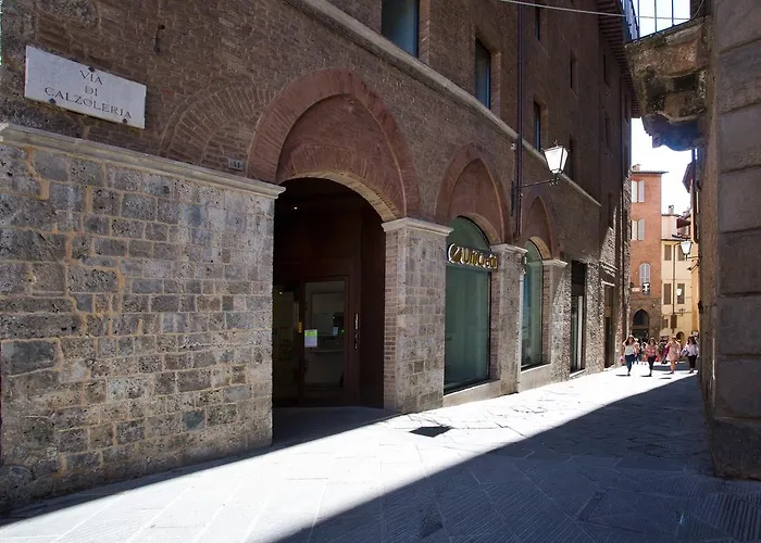 Il Tolomei - In The Middle Of Main Street