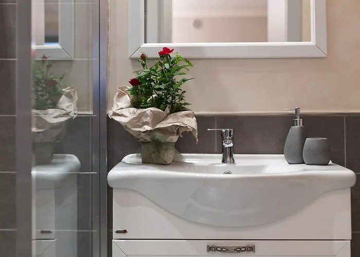 Il Tolomei - In The Middle Of Main Street * סיינה