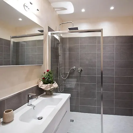 Il Tolomei - In The Middle Of Main Street Apartment *